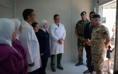 الملك يتابع عملية تجهيز مستشفى ميداني