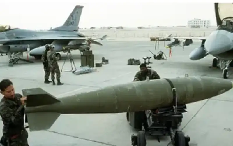 سيناتور: إسرائيل استخدمت قنبلة أمريكية بالضاحية