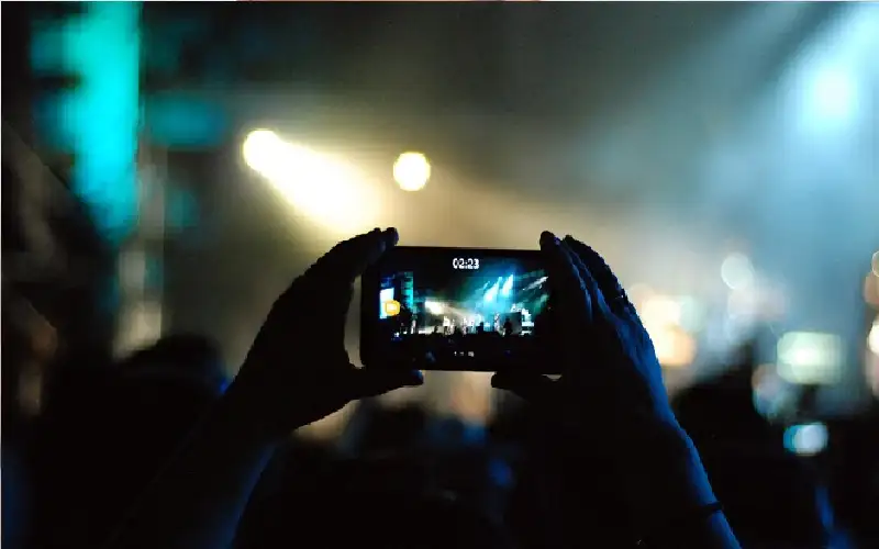 أكثر من 800 طالب ومعلم بكوريا