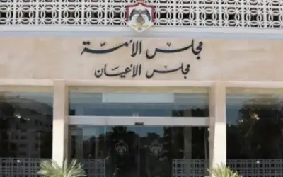 خبير دستوري يفسر الإرادتين الملكيتين بإرجاء