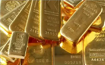 الذهب يتراجع عن أعلى مستوى بعد
