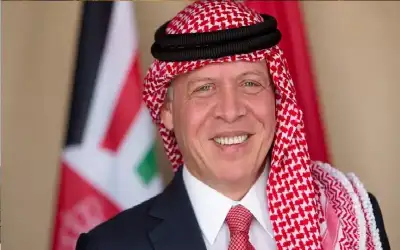 الملك يرافقه ولي العهد يزور محافظة