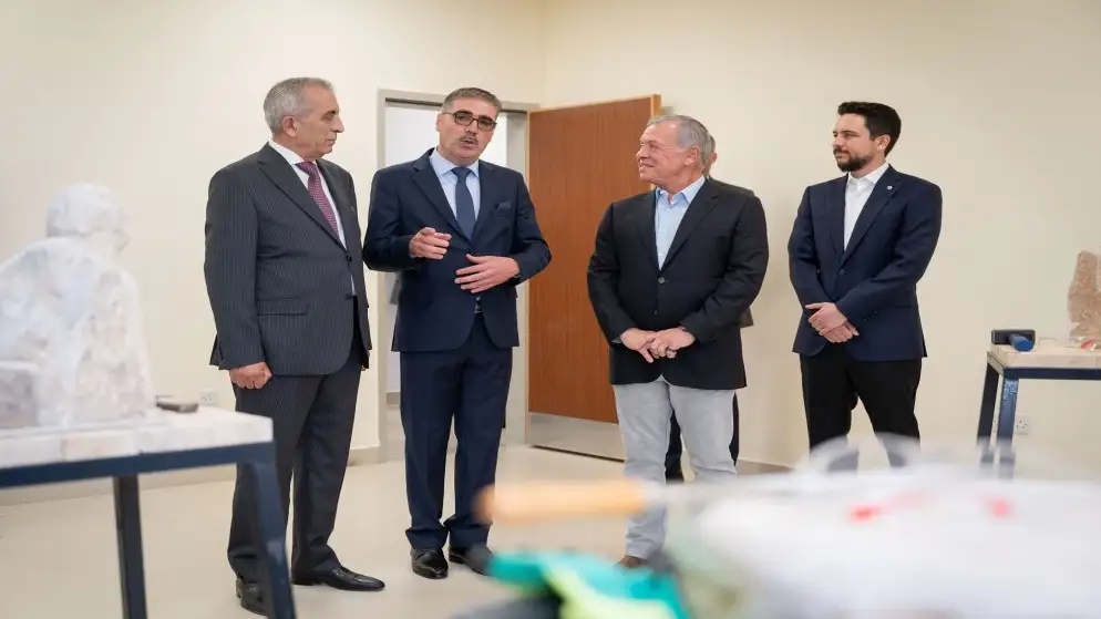 الملك يؤكد أهمية المضي قدما في