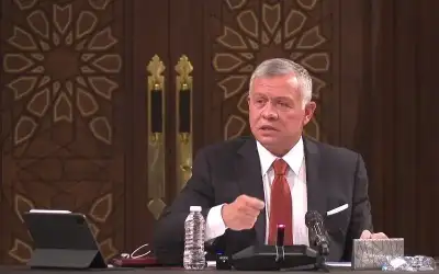 الملك يؤكد ضرورة تكثيف الجهود للتوصل