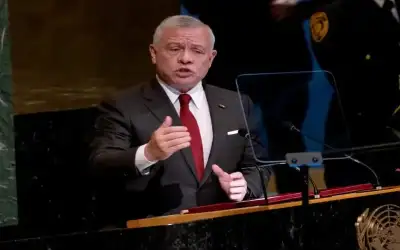 الملك يؤكد لرئيس وزراء بريطانيا ضرورة