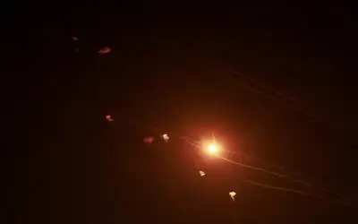 الداخلية: نتابع سقوط شظايا لأجسام نتج