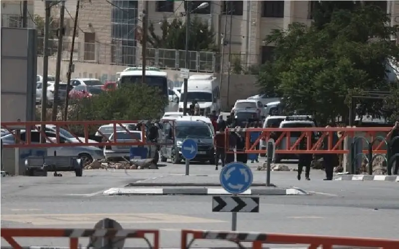 اعتقالات في الخليل طالت والد وأشقاء