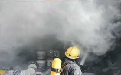 حريق بمحل ومستودع لمواد البناء في