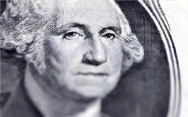 الدولار عند أعلى مستوى في شهر