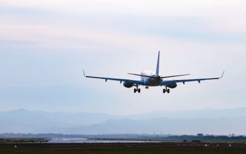 طيران الإمارات تلغي الرحلات من وإلى