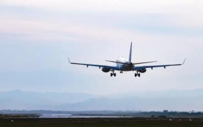 توترات المنطقة تخفض حركة الطيران في