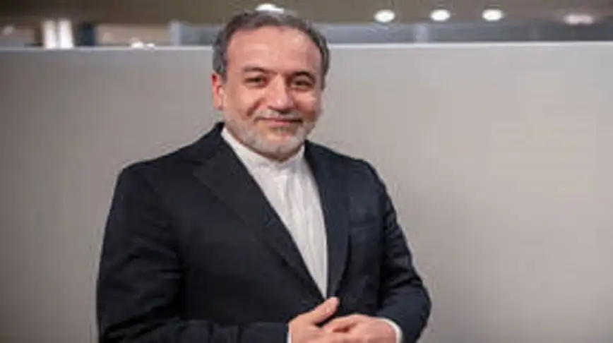 وزير خارجية إيران يصل بيروت وبوارج