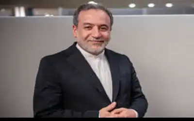 وزير خارجية إيران يصل بيروت وبوارج