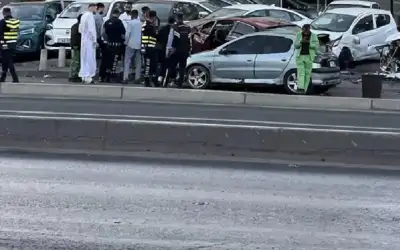 سيارة تصدم 8 مركبات مصطفة على