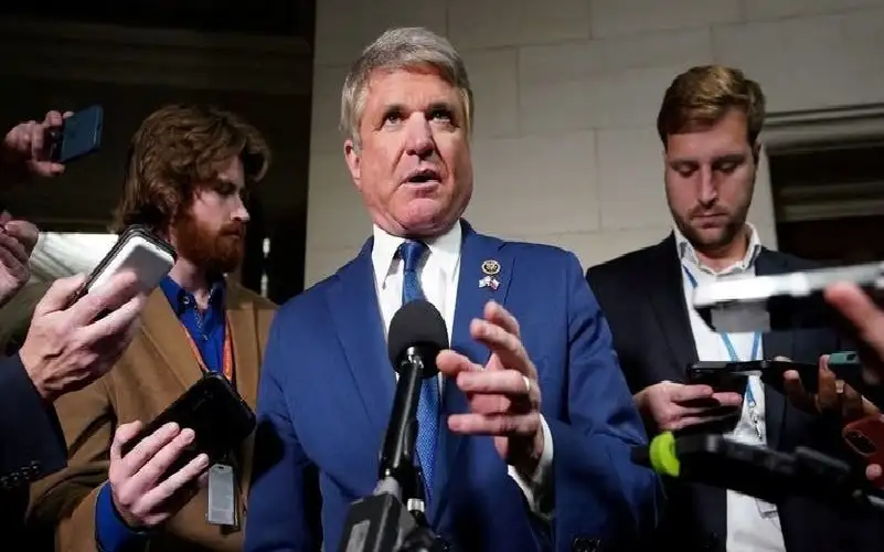 نائب جمهوري يحث بايدن على تسريع