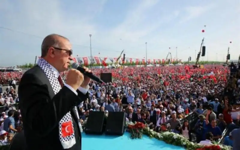 أردوغان: من يقدم الأسلحة لإسرائيل مشارك