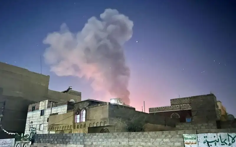 غارات أميركية بريطانية على الحديدة وصنعاء