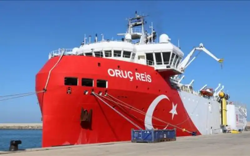 سفينة تركية تتوجه إلى الصومال للتنقيب