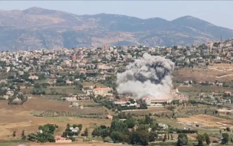 الاحتلال يفجر منازلا جنوبي لبنان