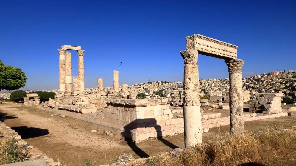 أجواء حارة بوجه عام ومعتدلة فوق