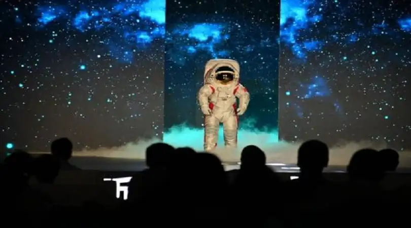 الصين تكشف عن بدلة الفضاء المخصصة