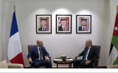 الصفدي ونظيره الفرنسي: ضرورة وقف إطلاق