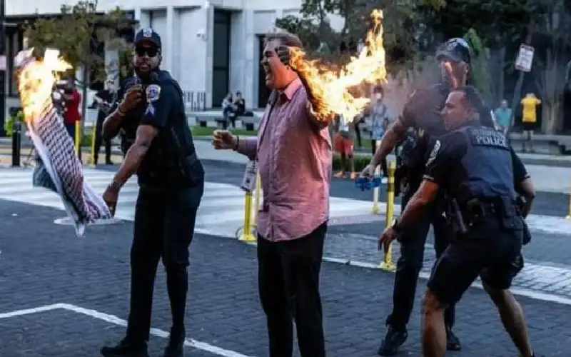 نار غزة تصل واشنطن.. رجل يحرق