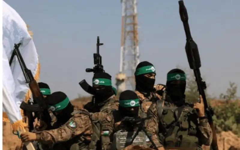 مقتل ضابط إسرائيلي والقسام تفجر منزلا