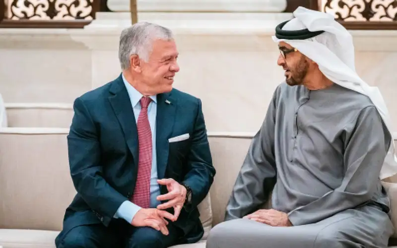 الملك والرئيس الإماراتي يشهدان توقيع اتفاقية