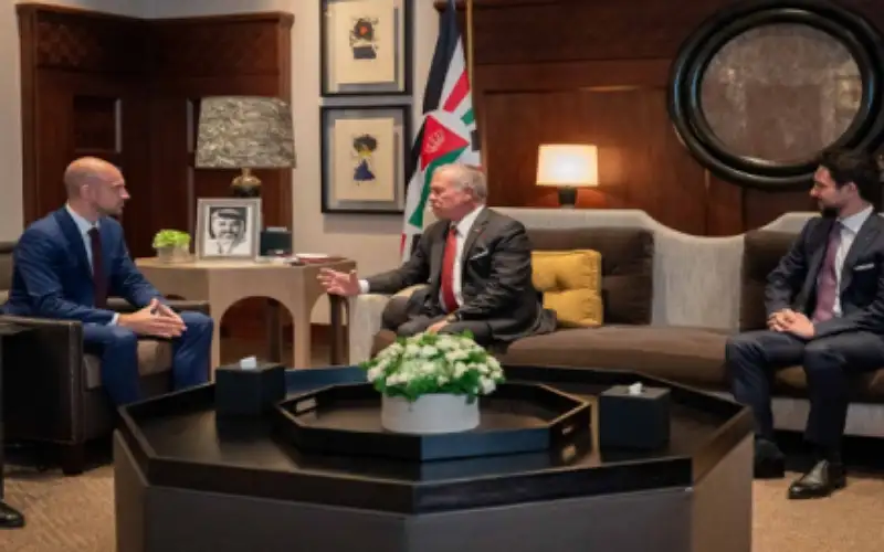 الملك يؤكد ضرورة وقف الحرب الإسرائيلية