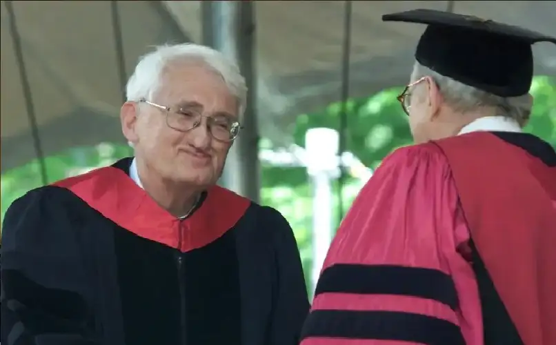 عالم اجتماع برتبة عسكري.. كيف تشرع