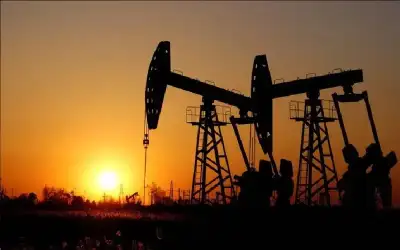 النفط يرتفع من جديد.. وبرنت يحوم