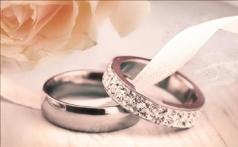 عدي وزينة بطاينة .. مبارك الخطوبة