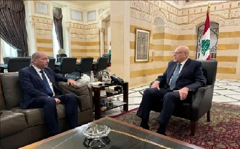 الصفدي يبدأ زيارة تضامنية إلى لبنان