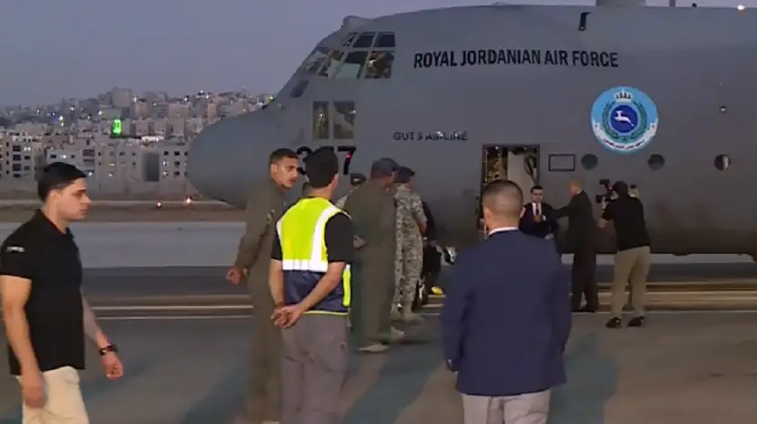 اجلاء 44 أردنيا من لبنان على