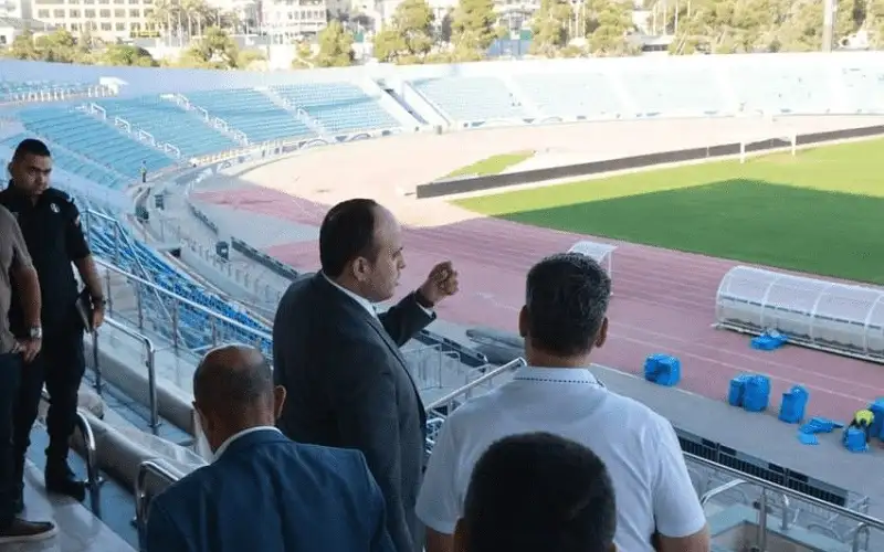 وزير الشباب يتفقد ستاد عمان قبل