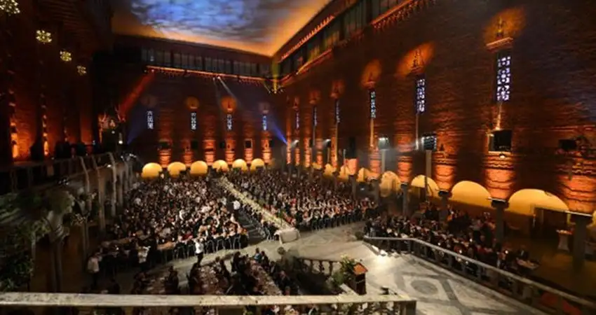 نوبل للفيزياء لعالمين أسهما في تطوير