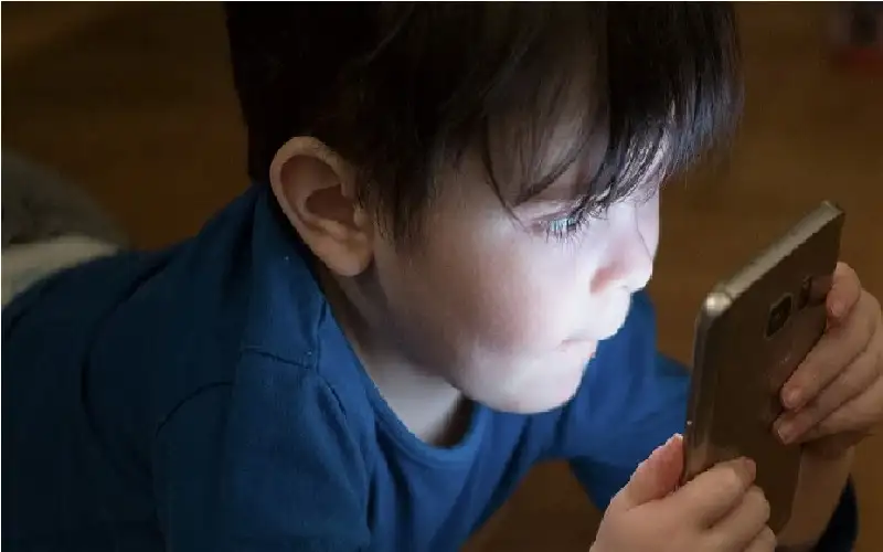 طفل ألماني يتصل بالشرطة لإنقاذه من