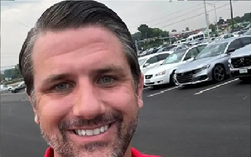 مرشح جمهوري يستعير عائلة لكسب ناخبيه