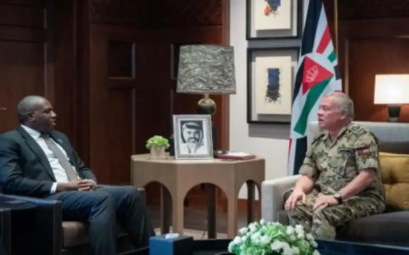 الملك: الخطوة الأولى للتهدئة هي وقف