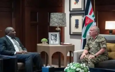 الملك: الخطوة الأولى للتهدئة هي وقف