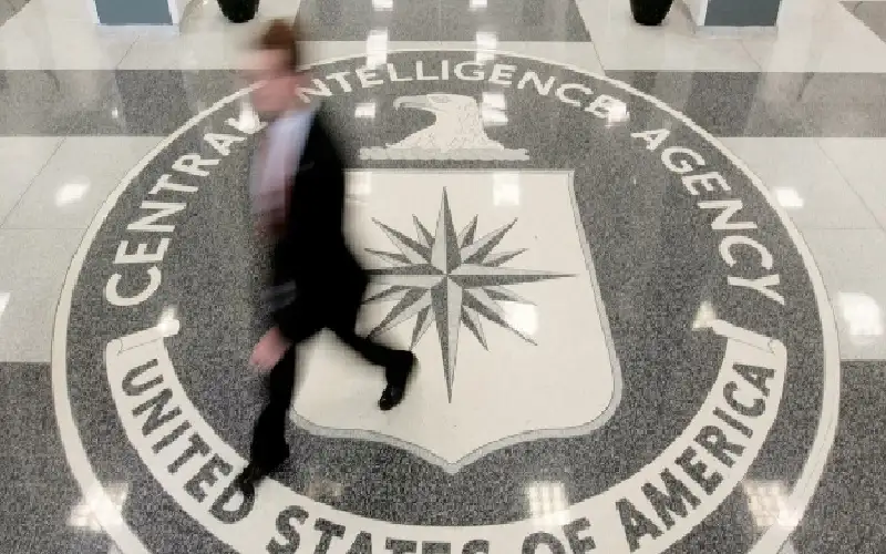 كيف تجند السي اي ايه جواسيسها