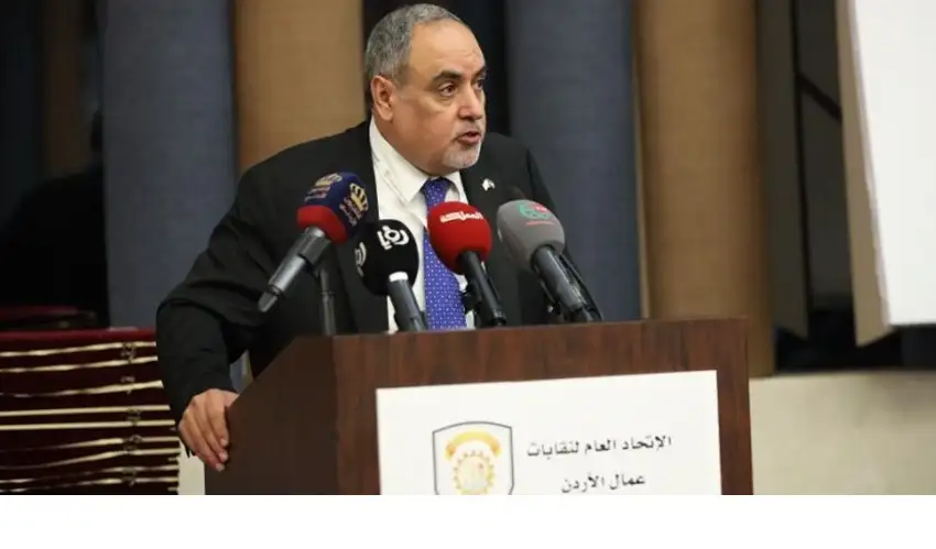 اتحاد العمال يوضح حول إنهاء خدمات