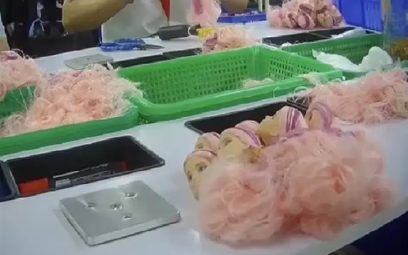 أسرار باربي القذرة.. فضيحة بمصانع الدمية