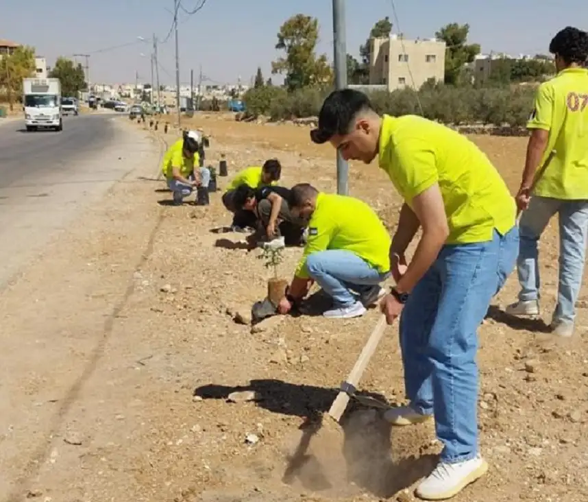 خطوات خضراء مبادرة لزراعة الأشجار في