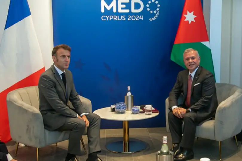 الملك يعقد لقاءات منفصلة على هامش