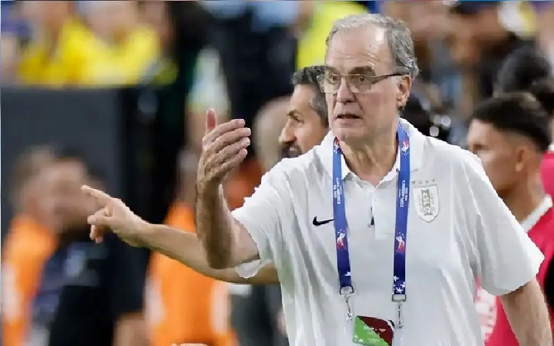 بعد انتقادات سواريز.. بيلسا يفقد السيطرة