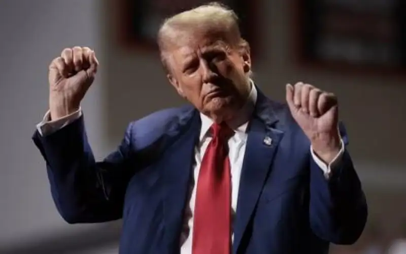 ترامب يتفوق على هاريس في التعامل