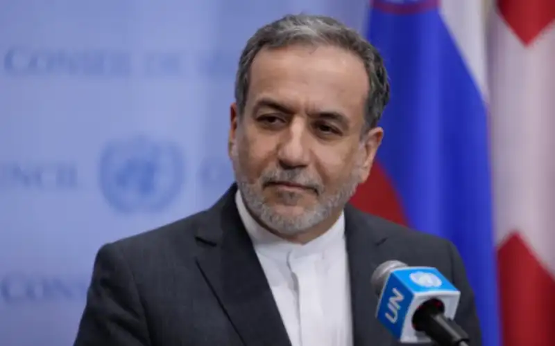 وزير الخارجية الإيراني يؤكد استعداد طهران