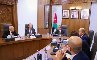 رئيس الوزراء يلتقي رؤساء النقابات المهنية